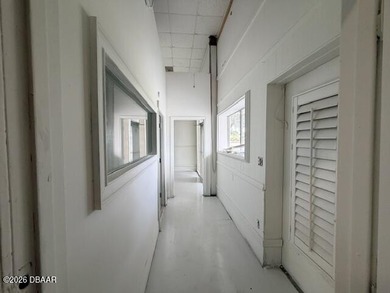 Unlock the potential of this versatile, vacant 3,000 sqft - photo 8