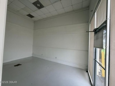 Unlock the potential of this versatile, vacant 3,000 sqft - photo 10
