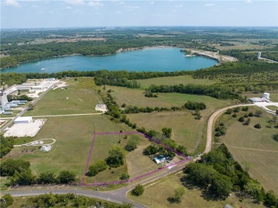 (private lake, pond, creek) Acreage Sale Pending in Iola Kansas