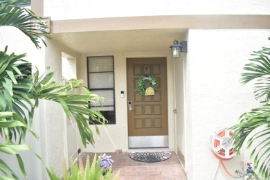 (private lake, pond, creek) Townhome/Townhouse For Sale in Seminole Florida