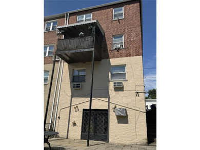 Rare opportunity in the sought-after Country Club area. This - photo 2