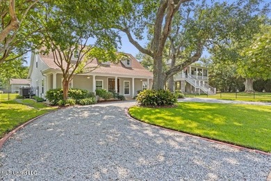 Feel the ocean breeze in this picturesque oasis with majestic - photo 2