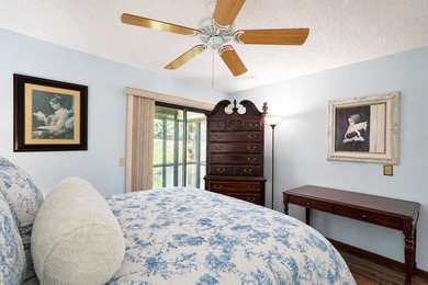 Beautifully maintained 2-bedroom, 2-bath villa-style townhome - photo 12