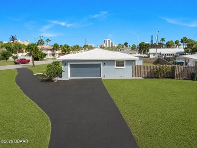 This spacious beachside Daytona Beach home has been completely - photo 3