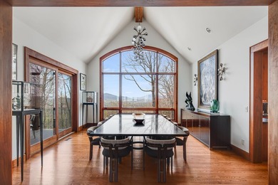 Windy Hill Lodge is an extraordinary mountain retreat set on 6.3 - photo 13