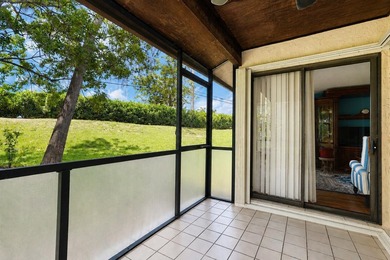 Beautifully maintained 2-bedroom, 2-bath villa-style townhome - photo 27
