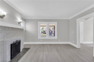 This beautifully renovated 3-bedroom, 2-bathroom home offers - photo 6