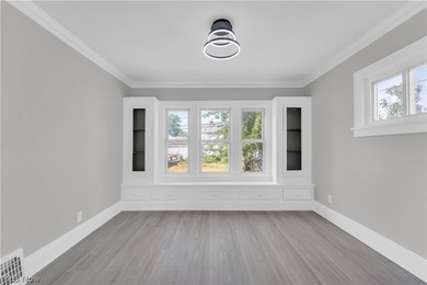 This beautifully renovated 3-bedroom, 2-bathroom home offers - photo 7