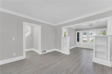 This beautifully renovated 3-bedroom, 2-bathroom home offers - photo 8