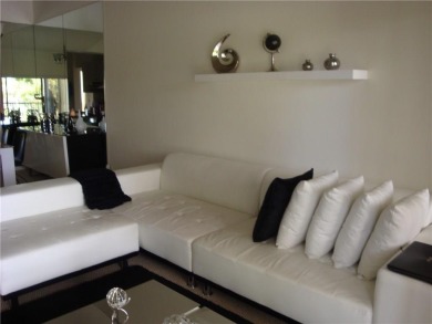 (private lake, pond, creek) Condo For Sale in Deerfield Beach Florida