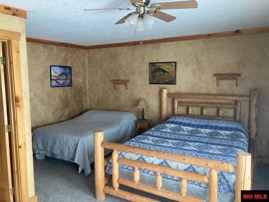 River Lodge features; 7 bedrooms, 9 baths, large conference room