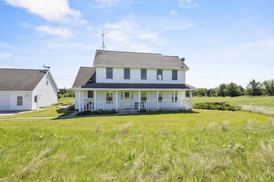 Welcome to the Prairie House. Where wind & wildflowers whisper - photo 3