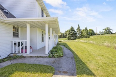 Welcome to the Prairie House. Where wind & wildflowers whisper - photo 4