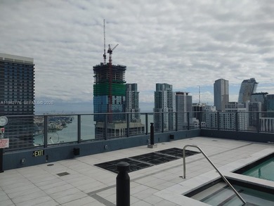 AMAZING LOCATION AT THE HEART OF MIAMI DOWNTOWN, CLOSE TO