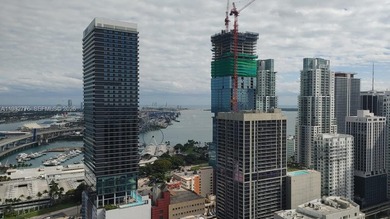 AMAZING LOCATION AT THE HEART OF MIAMI DOWNTOWN, CLOSE TO