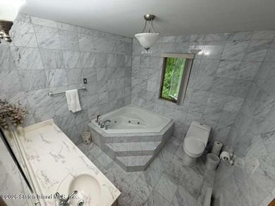 This beautiful move in ready lakeview home sits on a private - photo 21