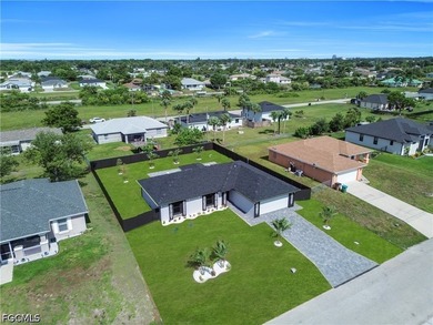 Welcome to your dream home in Cape Coral! This stunning - photo 4