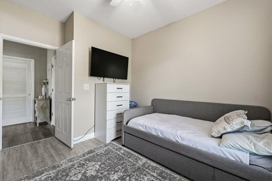 Ground-floor two-bedroom, two-bathroom condo with no-stairs - photo 34
