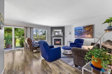 Lake Condo For Sale in Waterford, Michigan