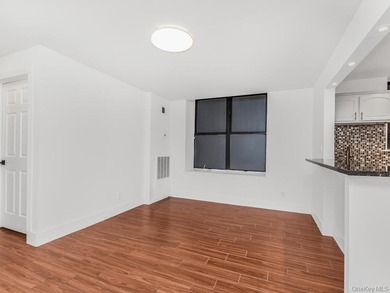 Welcome to 581 Acadamy Street # GLE. This beautiful renovated 1 - photo 5