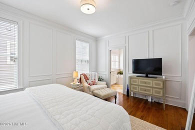 Refined coastal luxury and timeless Southern elegance define - photo 22