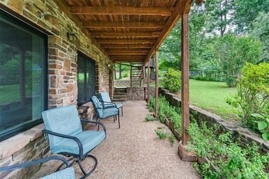 Beautiful home on 1.5 Acres in the Heart of Town - Near Lake - photo 43