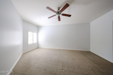 Beautiful 2 bed + den condo in the heart of Toscana, offering a - photo 9