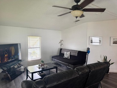 Excellent Manufactured Modular Mobile Home. The house is located - photo 4