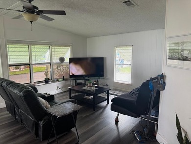 Excellent Manufactured Modular Mobile Home. The house is located - photo 6