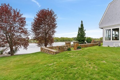 An estate prominently positioned on the banks of the York River - photo 14