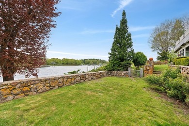 An estate prominently positioned on the banks of the York River - photo 15