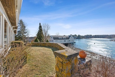 An estate prominently positioned on the banks of the York River - photo 20
