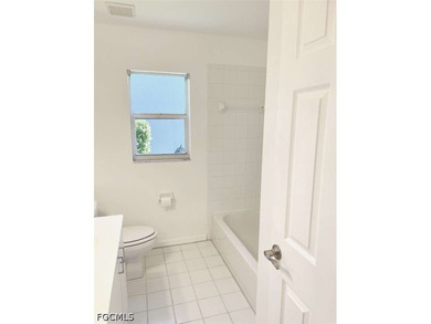Move-in ready! Start packing for this bright and airy 3 bedroom - photo 21