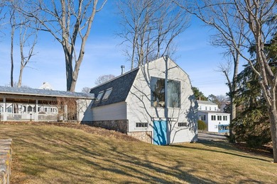 An estate prominently positioned on the banks of the York River - photo 22