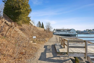 An estate prominently positioned on the banks of the York River - photo 26