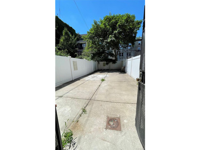 immaculate R6b zoned 4 family. All market rate units. stainless - photo 27