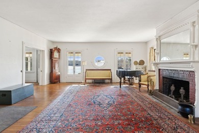 An estate prominently positioned on the banks of the York River - photo 33