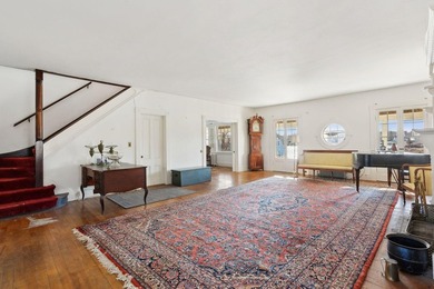 An estate prominently positioned on the banks of the York River - photo 34