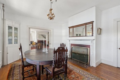 An estate prominently positioned on the banks of the York River - photo 38