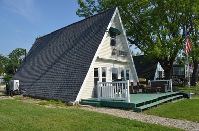 Enjoy this delightful lakefront cottage on picturesque Irish - photo 4