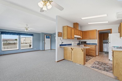 Located in Desert Aire - a Columbia River community known for - photo 11
