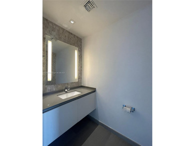 Stunning 1 bedroom and 1.5 bathroom. Enjoy the panoramic views