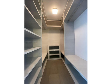 Stunning 1 bedroom and 1.5 bathroom. Enjoy the panoramic views