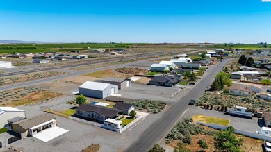 Located in Desert Aire - a Columbia River community known for - photo 33