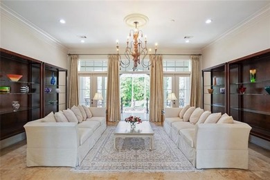 This custom estate perfectly balances the mid-2000s large-scale - photo 6