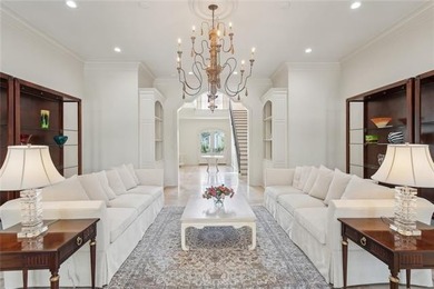This custom estate perfectly balances the mid-2000s large-scale - photo 8