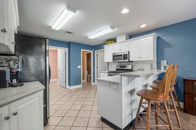 Welcome to your lakeside retreat! This beautifully updated - photo 31