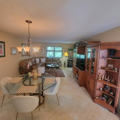 A CHARMING 2 BEDROOM 2 BATH VILLA LOCATED IN THE HEART OF ROYAL - photo 5