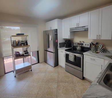 A CHARMING 2 BEDROOM 2 BATH VILLA LOCATED IN THE HEART OF ROYAL - photo 6