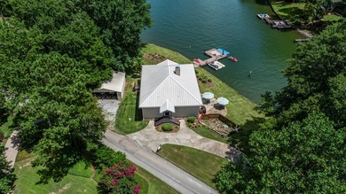 Welcome to your lakeside retreat! This beautifully updated - photo 44